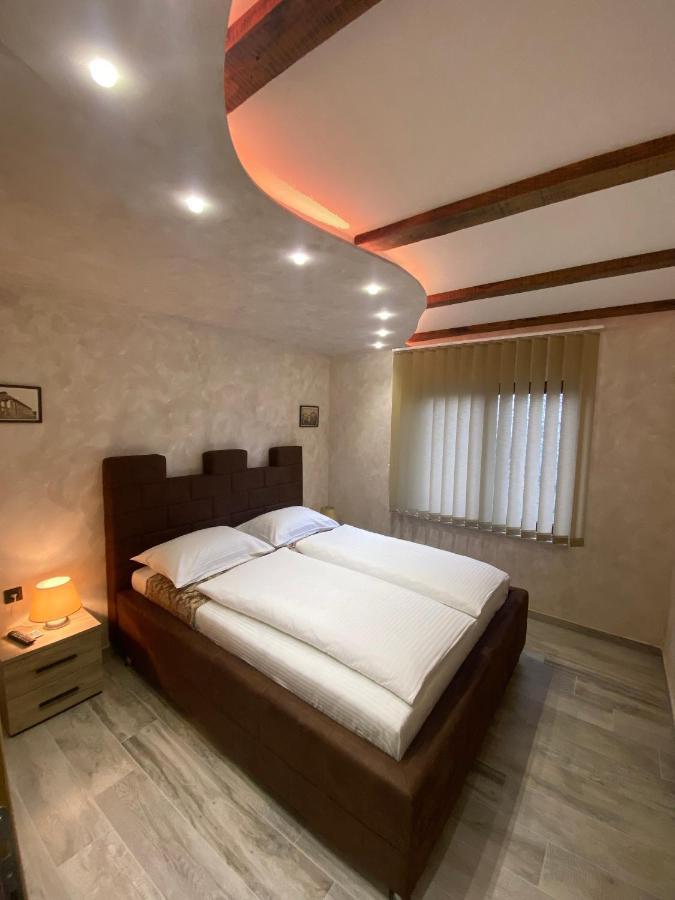 Motel Pizzeria Antic'S Laktasi Luaran gambar